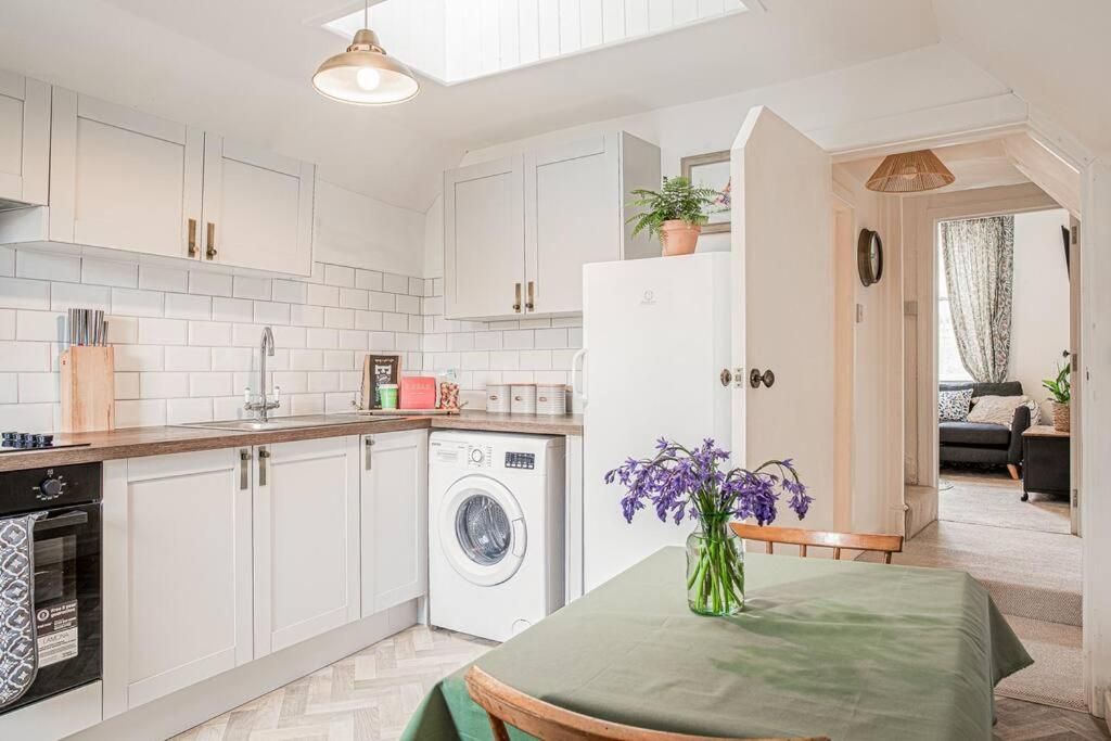 Light And Central Apartment Above Knead Bakery تيتبري المظهر الخارجي الصورة