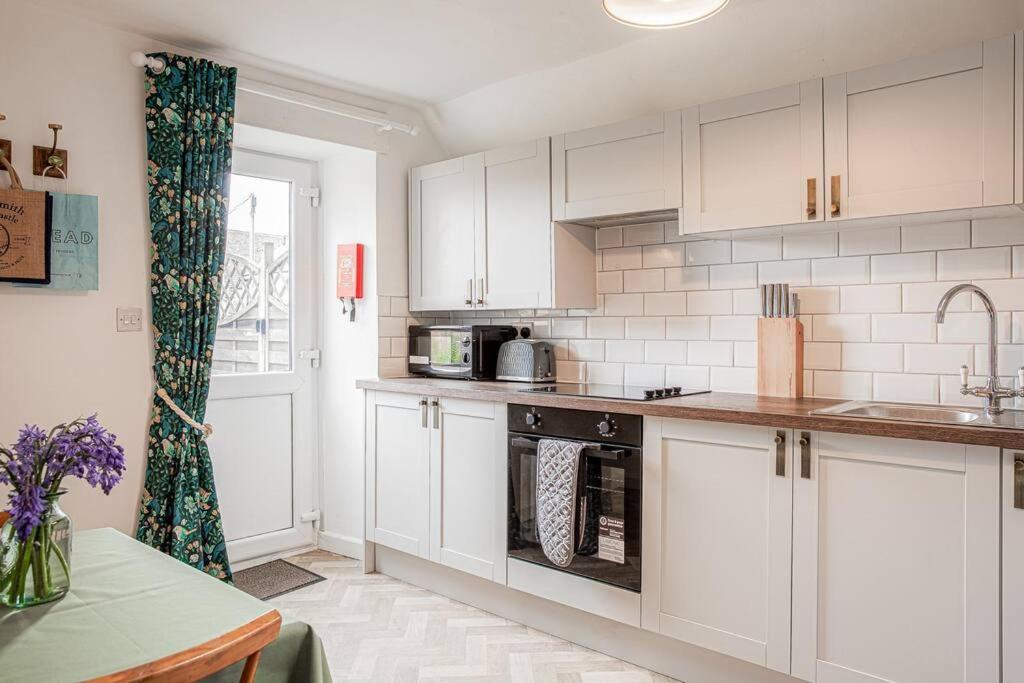 Light And Central Apartment Above Knead Bakery تيتبري المظهر الخارجي الصورة