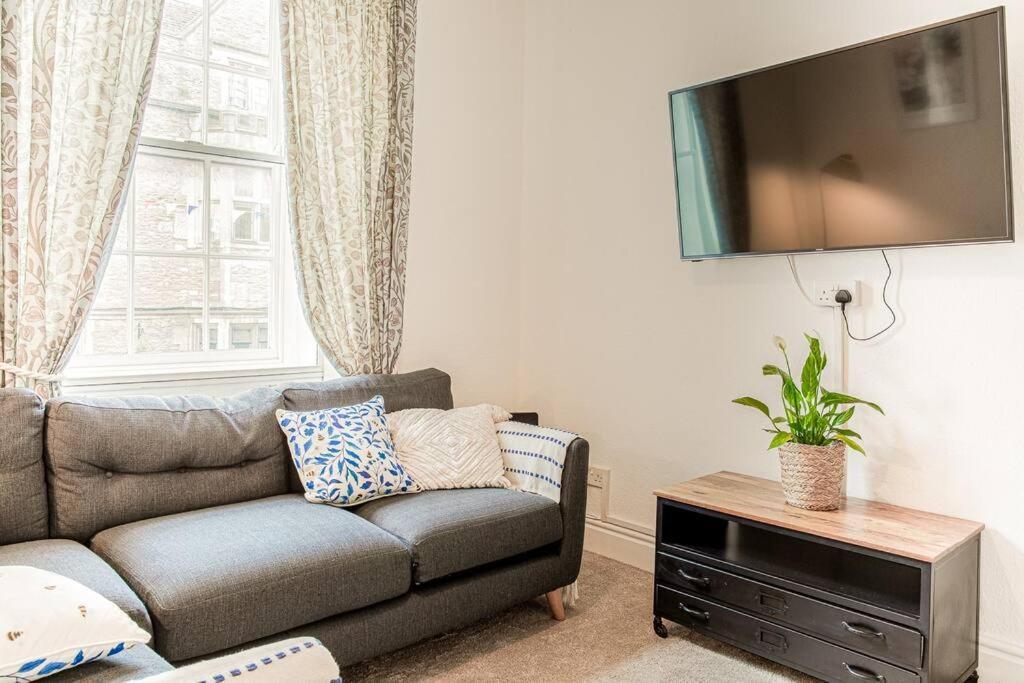 Light And Central Apartment Above Knead Bakery تيتبري المظهر الخارجي الصورة