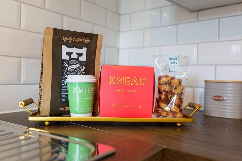 Light And Central Apartment Above Knead Bakery تيتبري المظهر الخارجي الصورة