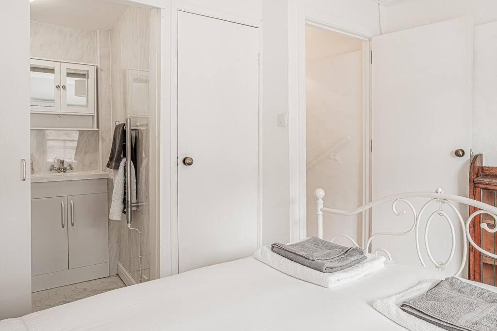 Light And Central Apartment Above Knead Bakery تيتبري المظهر الخارجي الصورة